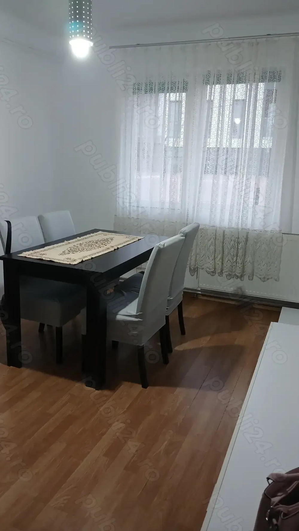 Pe Aleea Expozitiei,inchiriez apartament cu 2 camere decomandat, etaj1, mobilat si utilat