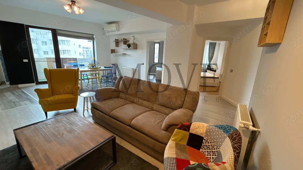 Apartament luminos cu 3 camere și balcon generos- Vlaicu Voda -Nerva Traian