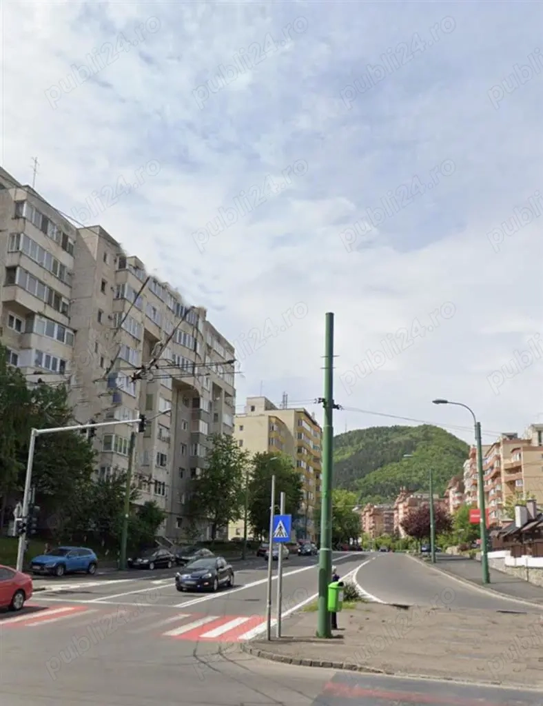 Apartament 3 camere, 2 bai, etaj intermediar intrare Racadau