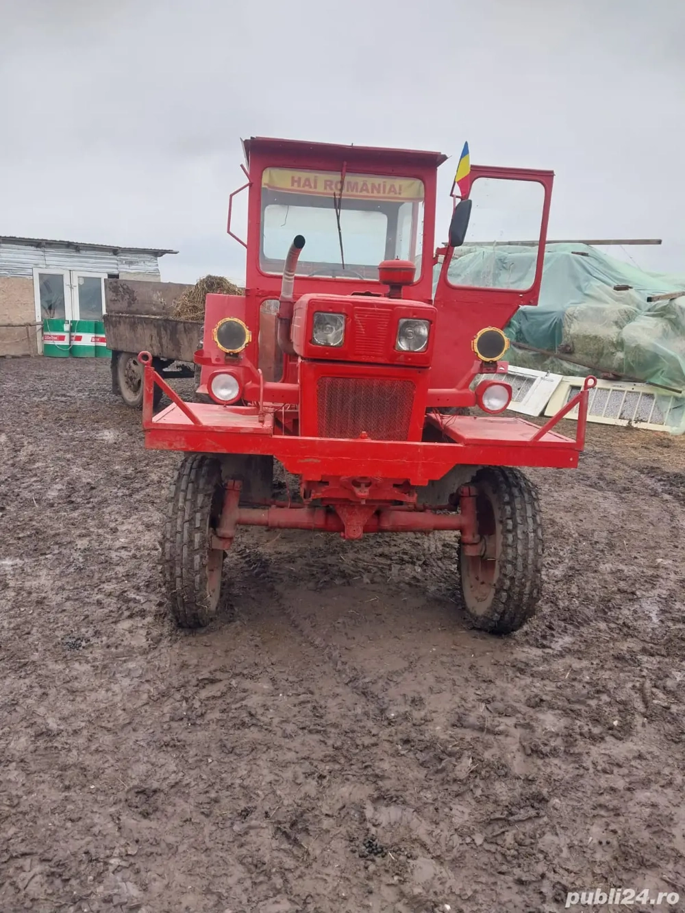 Vind tractor împreună cu remorca