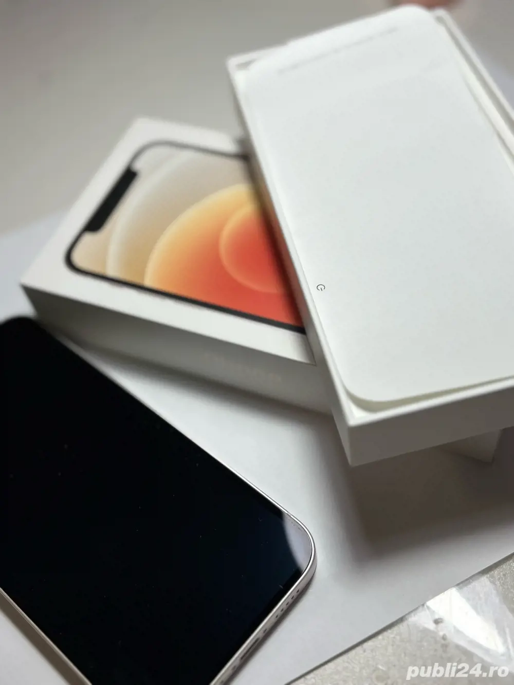   iPhone 12 Alb   128GB   Impecabil, folosit 2 ani, arată ca nou!  