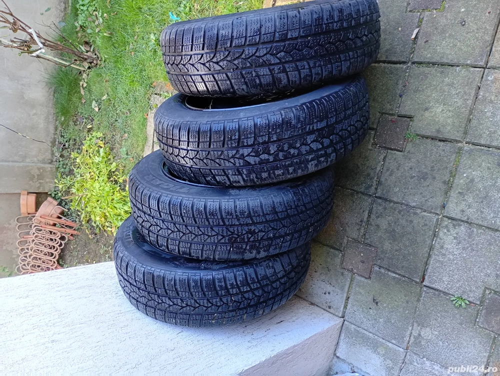 Vând set de anvelope de iarnă Tigar 185/65-15  echipate cu genți.