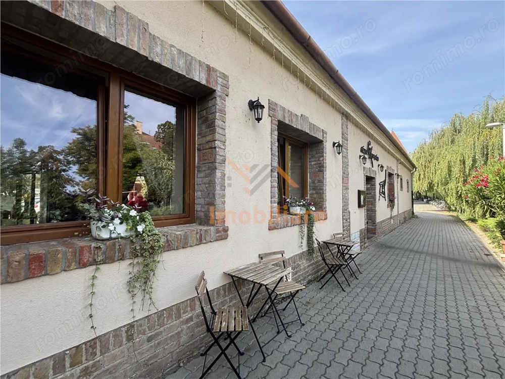 RESTAURANT GYULA | UNGARIA | PANOURI SOLARE | 245 MP |  TERASA PE LAC