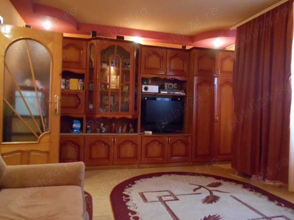 Inchiriere  Apart. 1 camera, supr. utila de 36.mp. + balcon, mob. utilat Str. Rosiorilor - Scolilor.