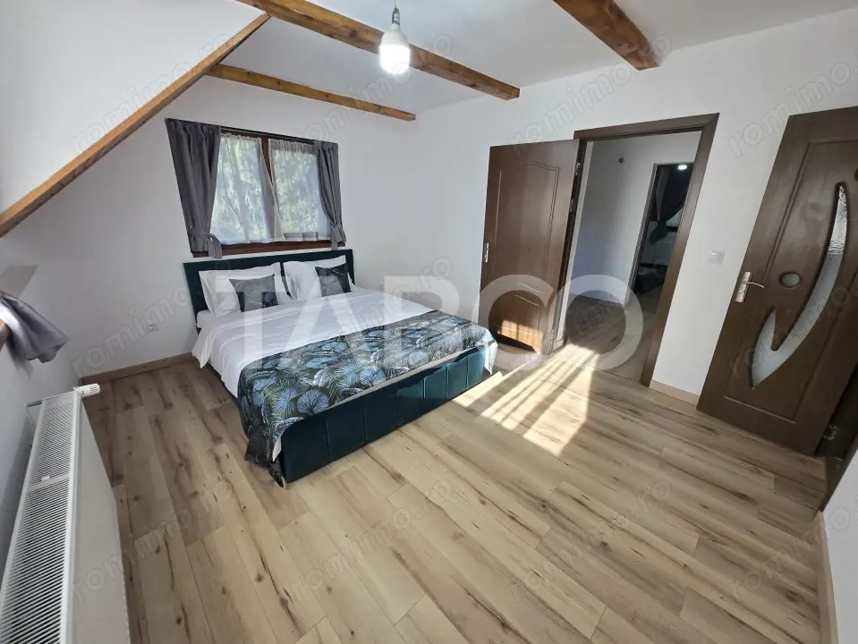 Casa de vacanta de vanzare 278mp curte 855mp Valea Avrigului