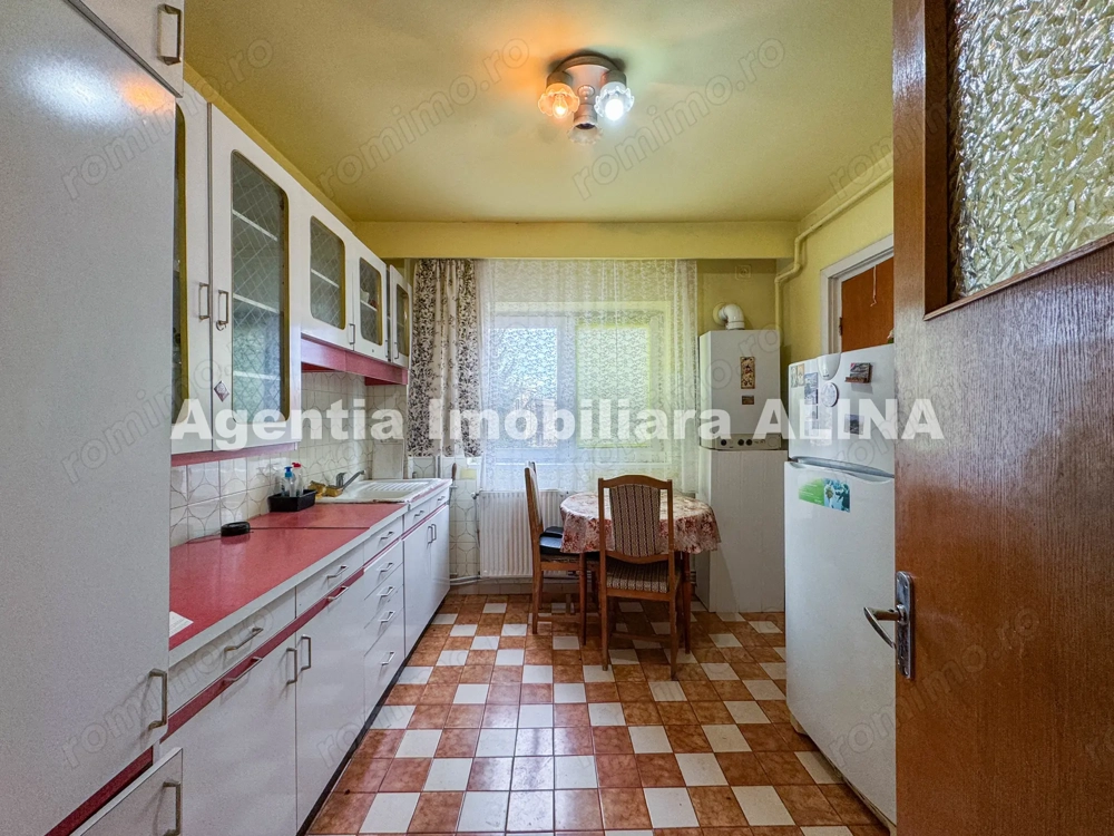 Ap. 4 camere in Deva, zona ultracentrala, Str. Imparatul Traian, 95 mp, etaj 3, decomandat.