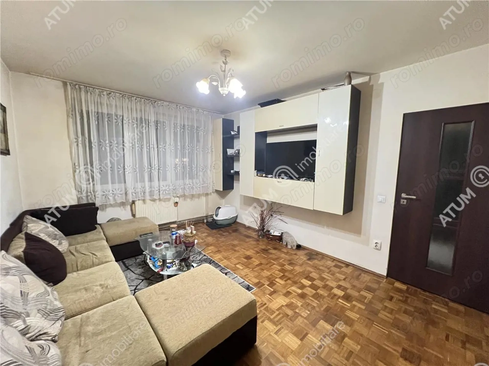 Apartament cu 4 camere 2 bai si balcon etaj 1 zona Rahovei din Sibiu