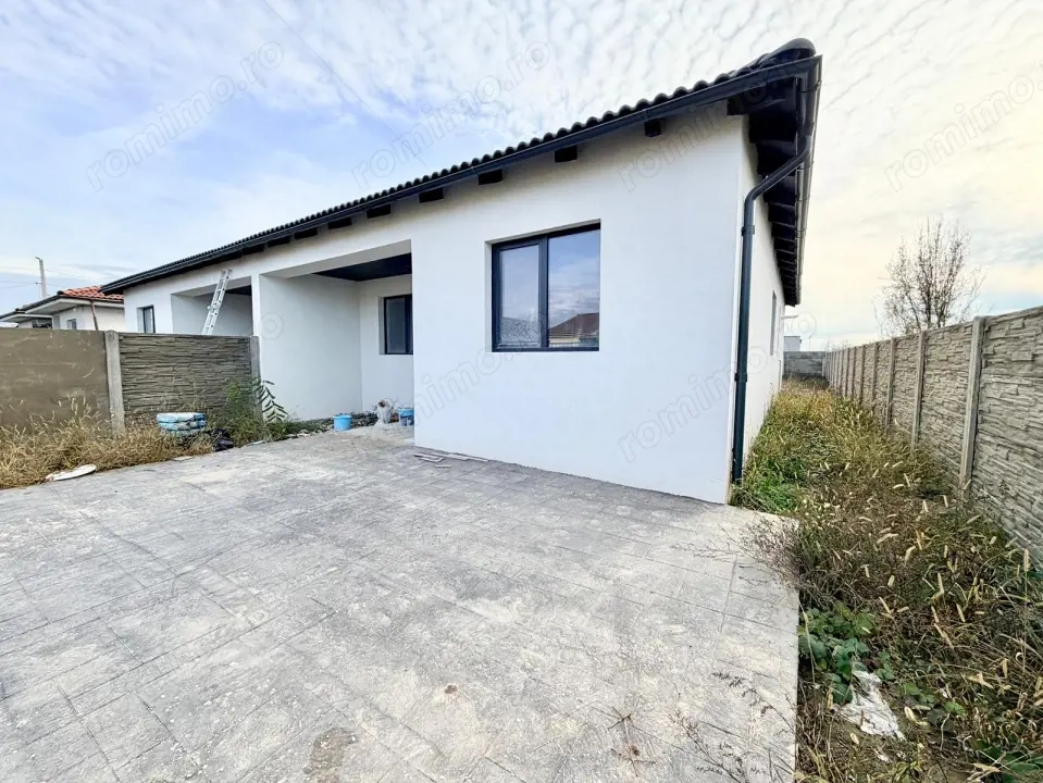 Duplex 4 camere si 2 bai - Toate utilitatile - Mosnita Noua