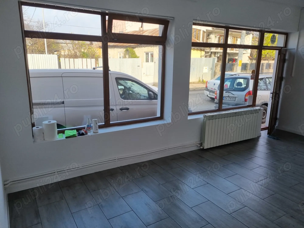 Vând spatiu comercial