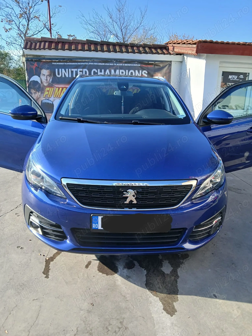 Vând PEUGEOT 308 Pure Tech Turbo Panoramic