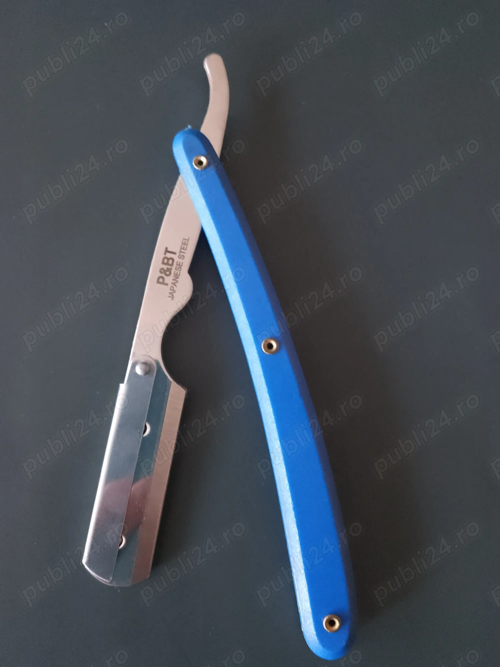 Vând brici profesional cu husa ,nou !