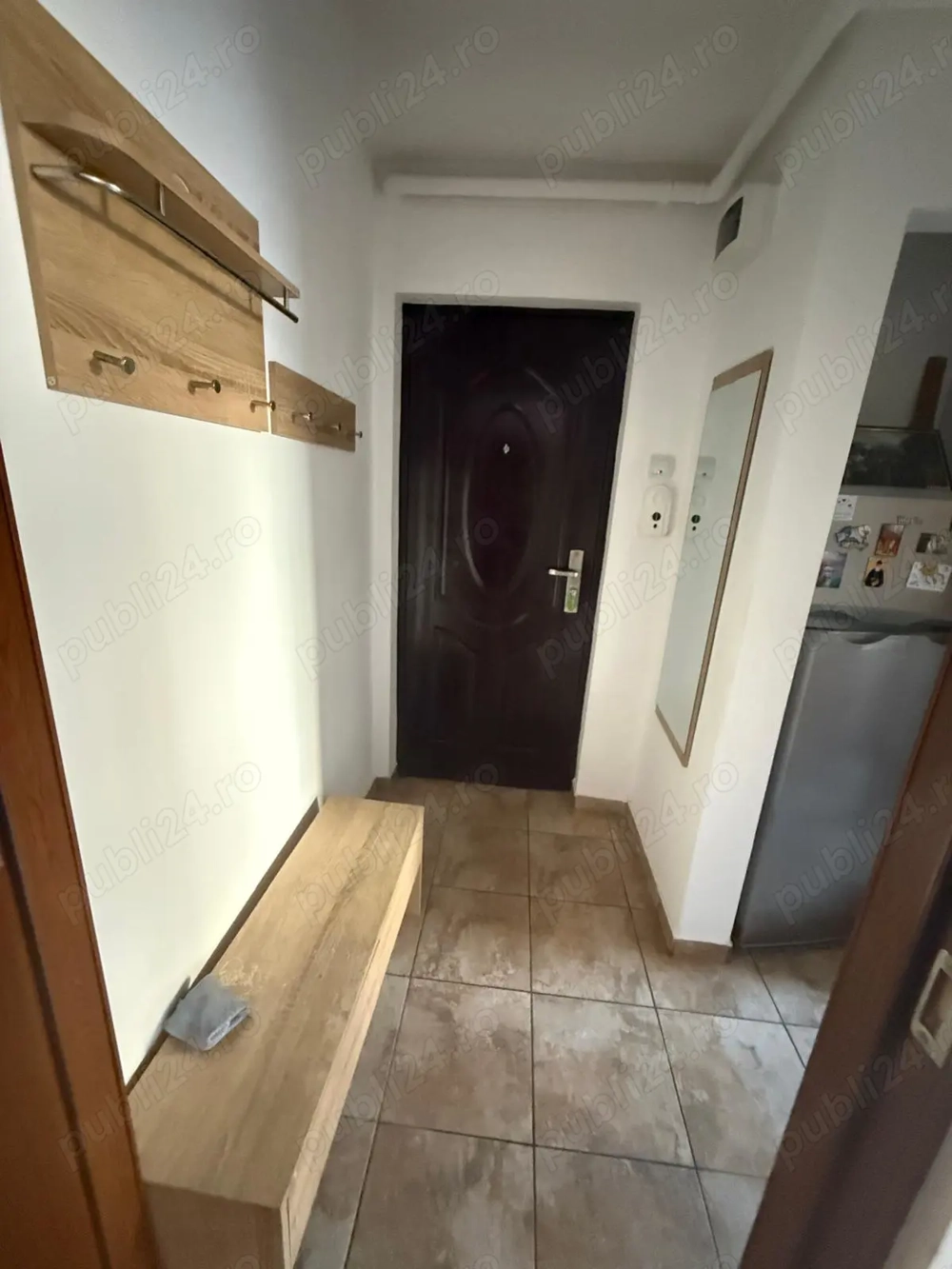 Garsoniera dubla, Ploiesti, Piata Victoriei et 1