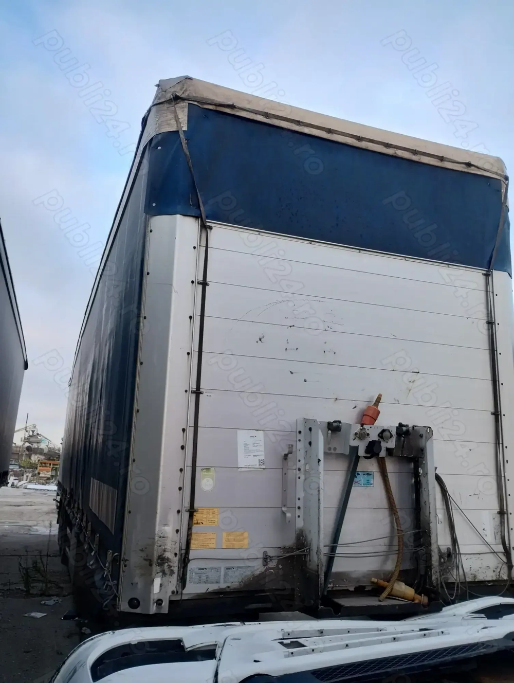 Semiremorca SCHMITZ 3700 E, Semiremorca SCHMITZ 3300 E