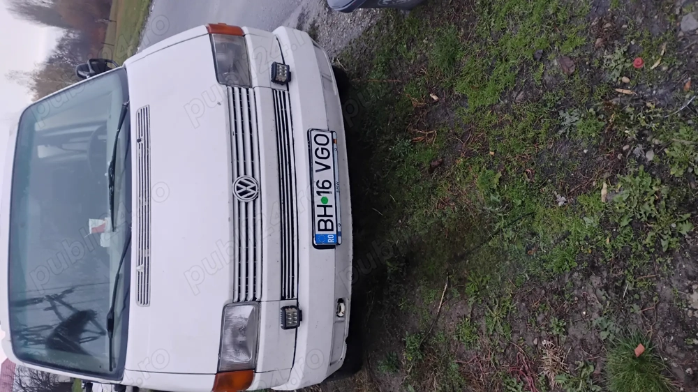 Vind mașini pentru piese