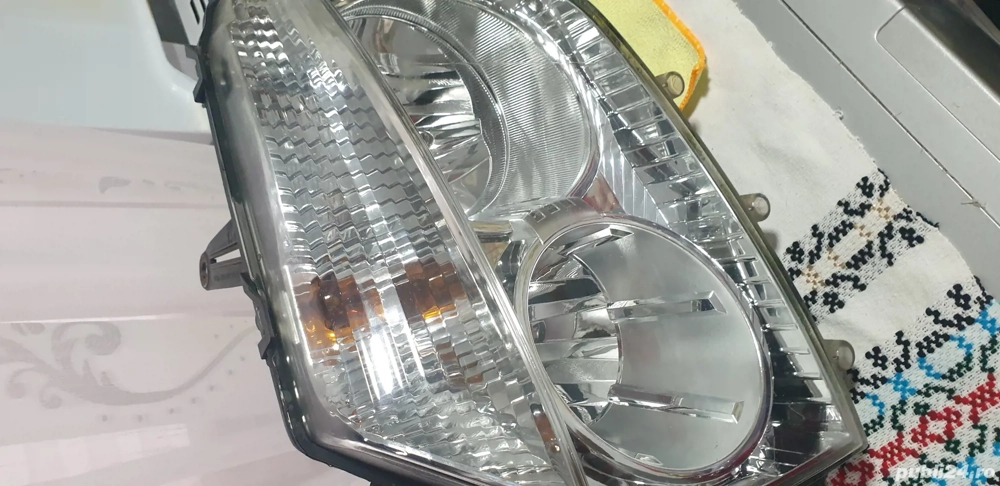 Vanzare .Far dreapta Duster An.2012