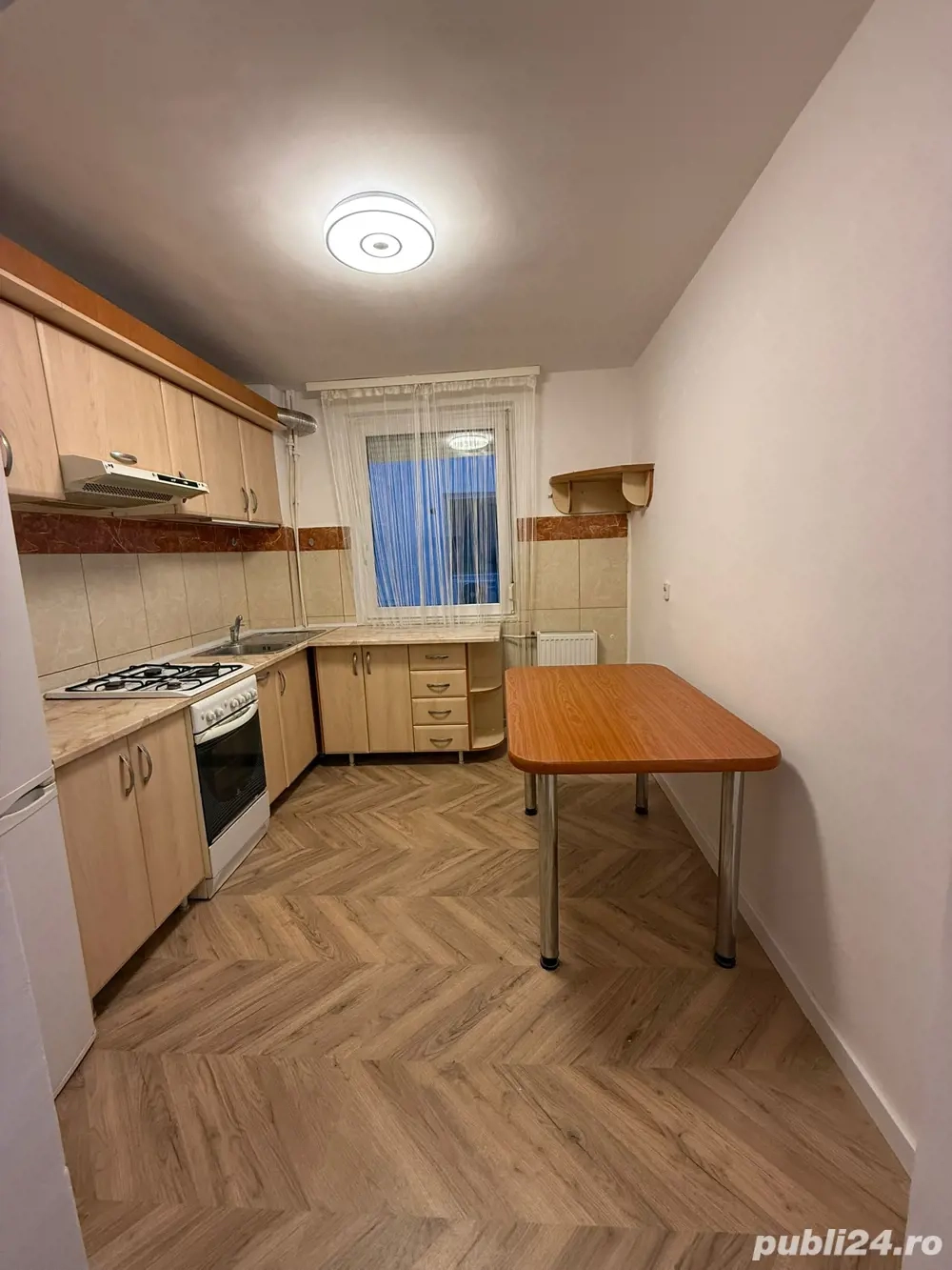 Vand apartament , 3 camere , tip BT,decomandat ,etajul 4 8