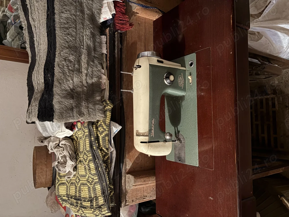 Masina de cusut haine etc!!!