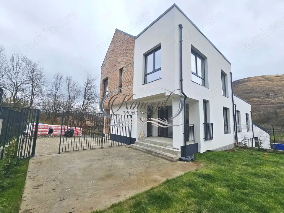 Locuinta spatioasa in ansamblu restrans din Tauti