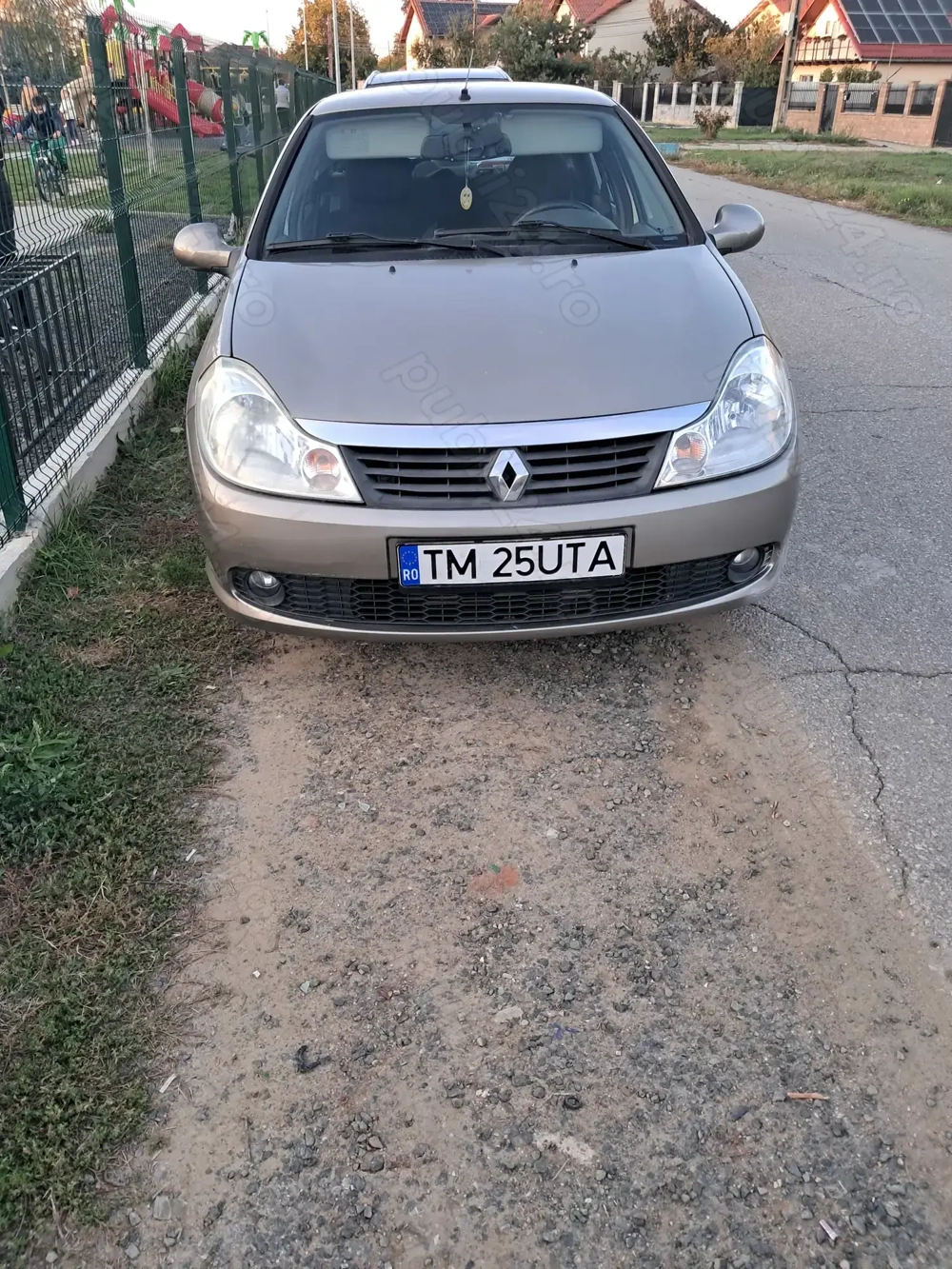 Vând Renault symbol 2010 1.5  motorină. 