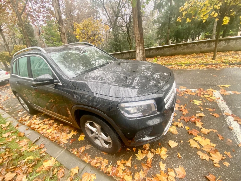 Vand Mercedes GLB, an fabricatie 2020, inmatriculat recent, dotari multiple.