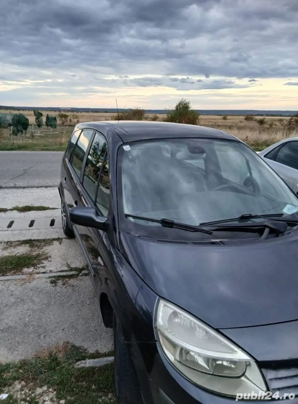 Vand Renault Grand Scenic 2 an 2006 motor 1900 cmc Diesel 7 locuri!