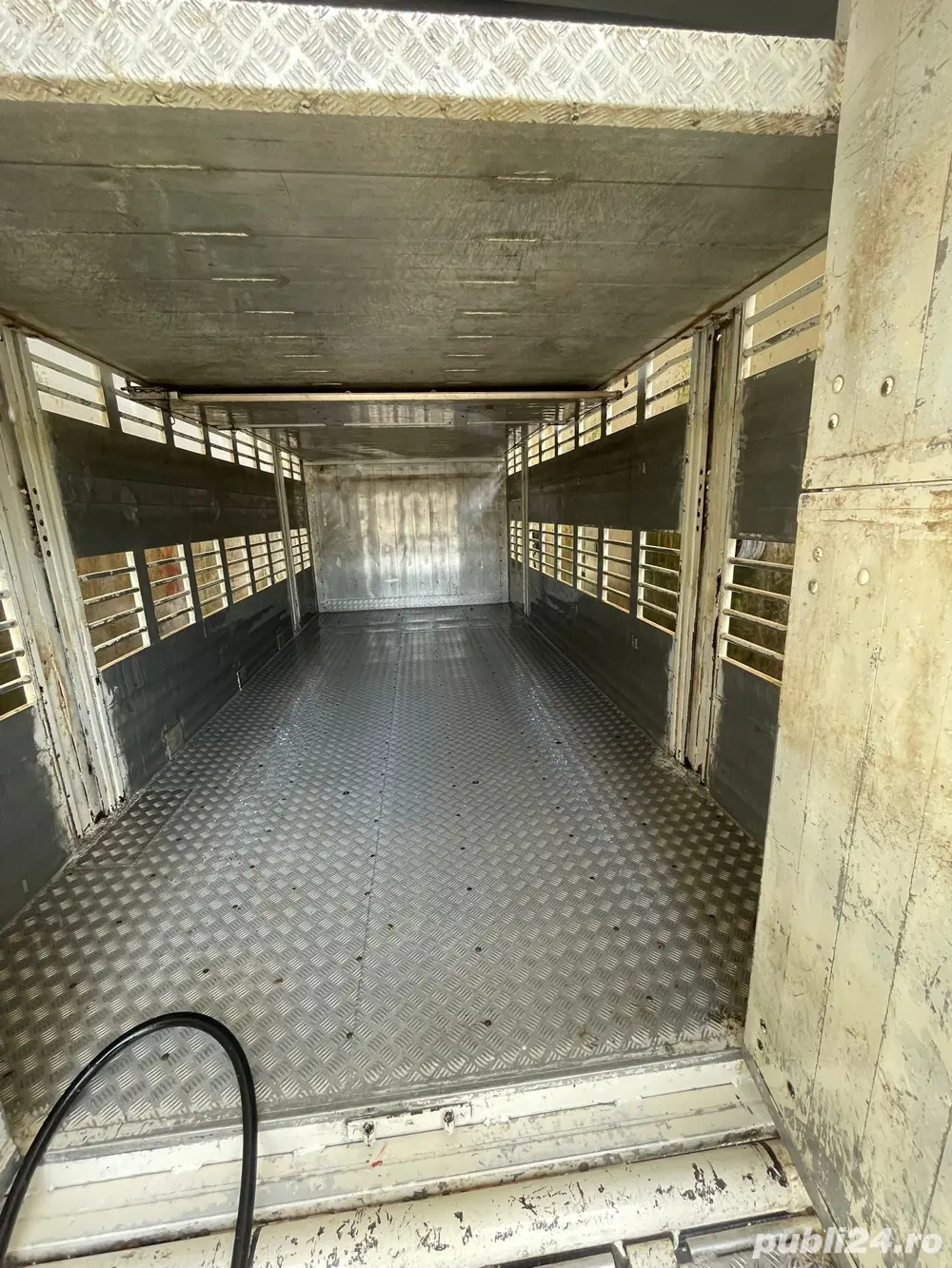 camion pentru animali 2 livele