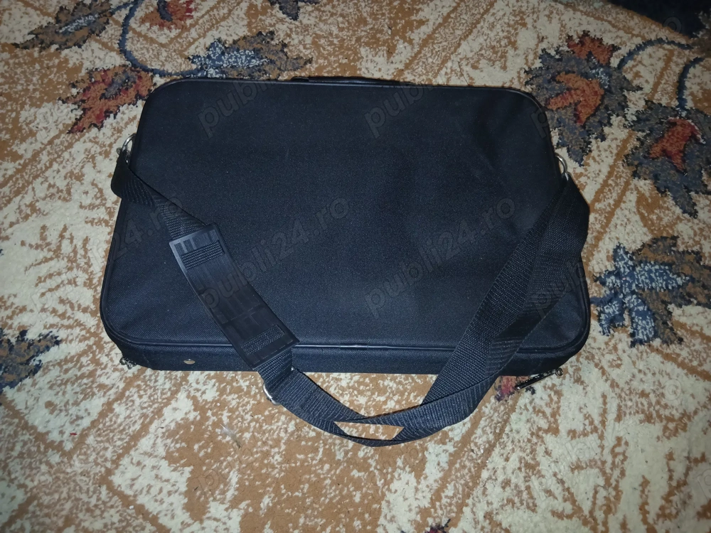 Geanta nouă pentru laptop 