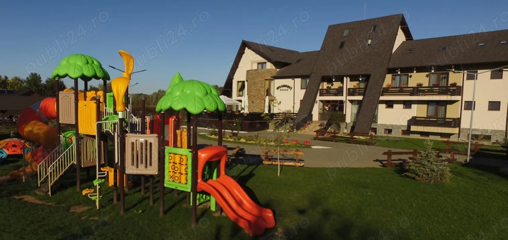 Casa Domnească Cacica angajează ospătari !