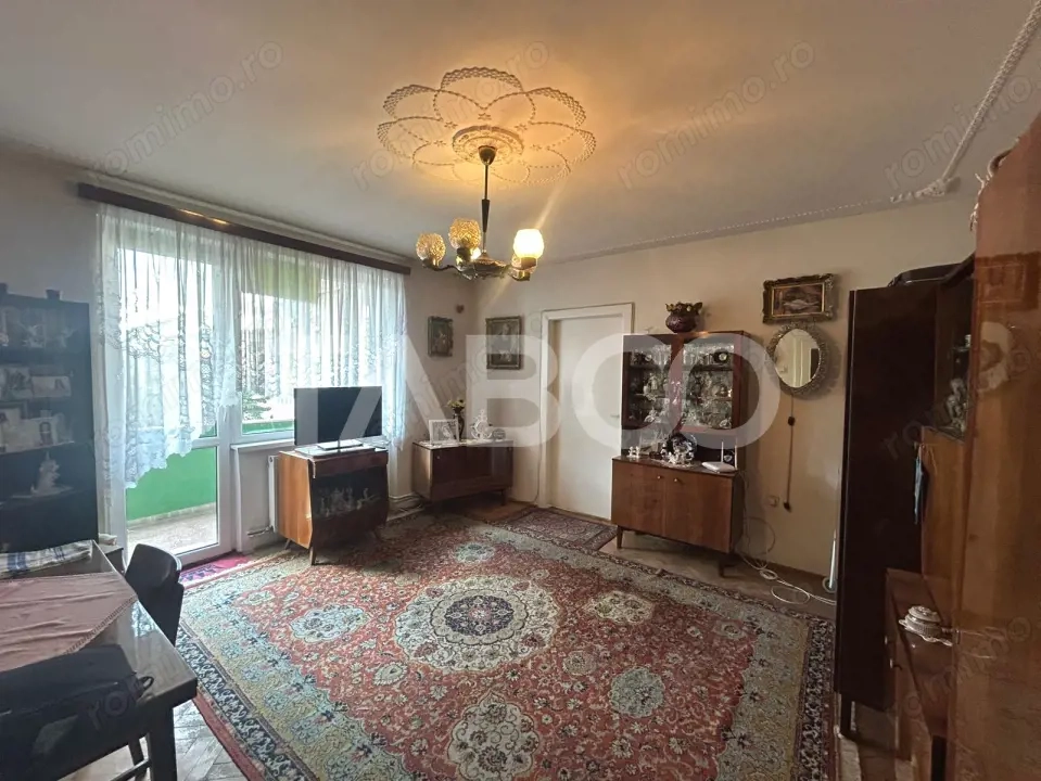 Apartament 2 camere si balcon etaj intermediar de vanzare in Terezian 