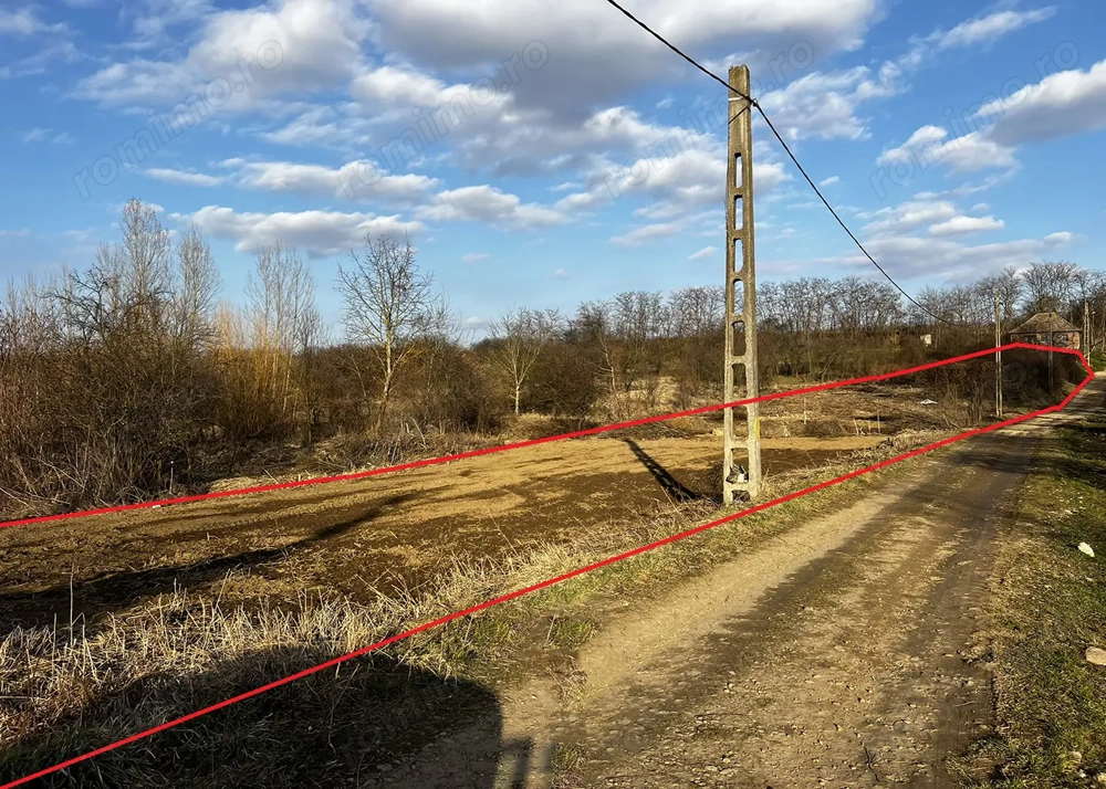 Loc de casa - teren intravilan parcelabil - 2248 mp. - Diosig 