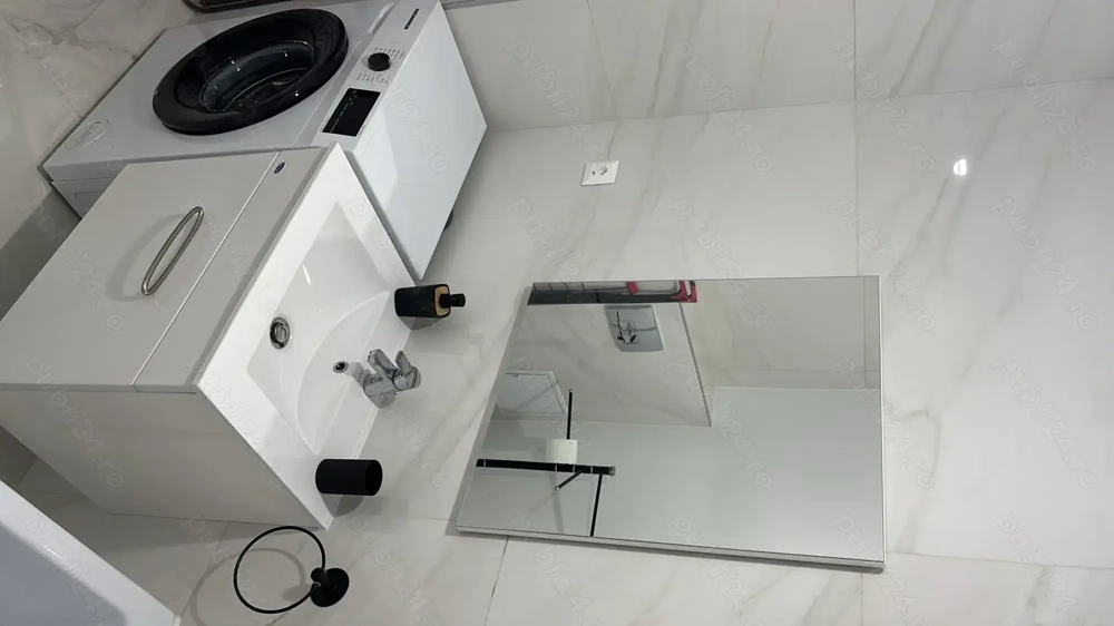 Închiriez apartament cu 2 camere 