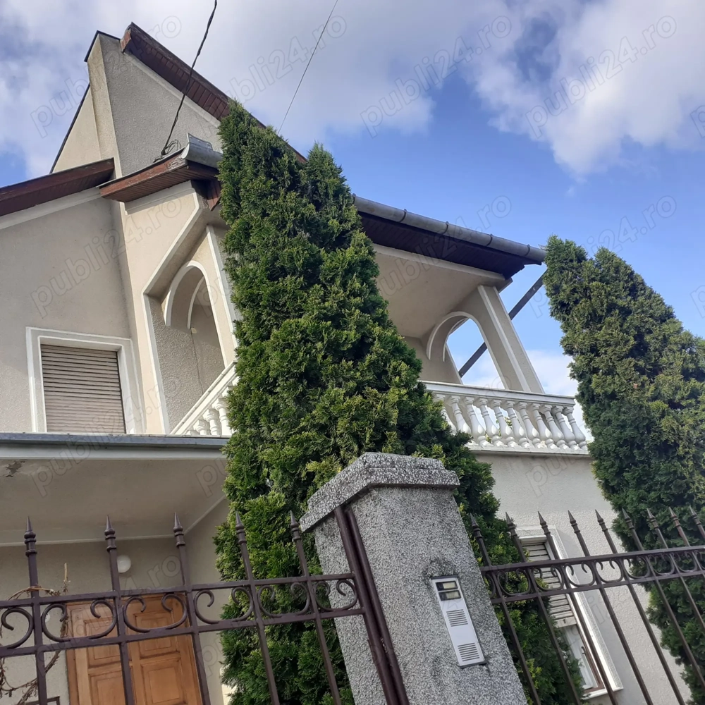 Proprietar: Casă solidă și spațioasă în zona centrală - oraș Sânnicolau Mare