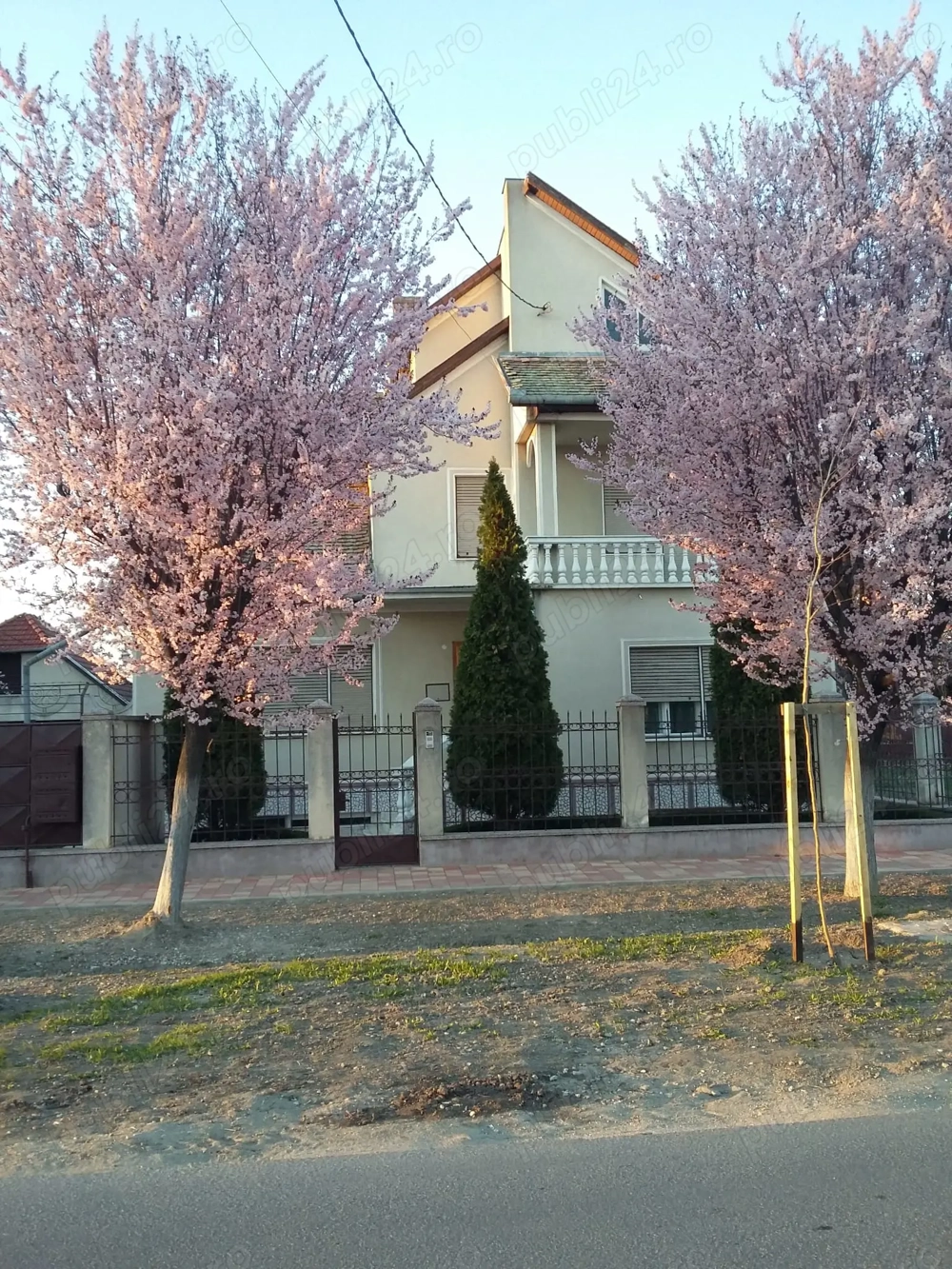 Proprietar: Casă solidă și spațioasă în zona centrală - Sânnicolau Mare