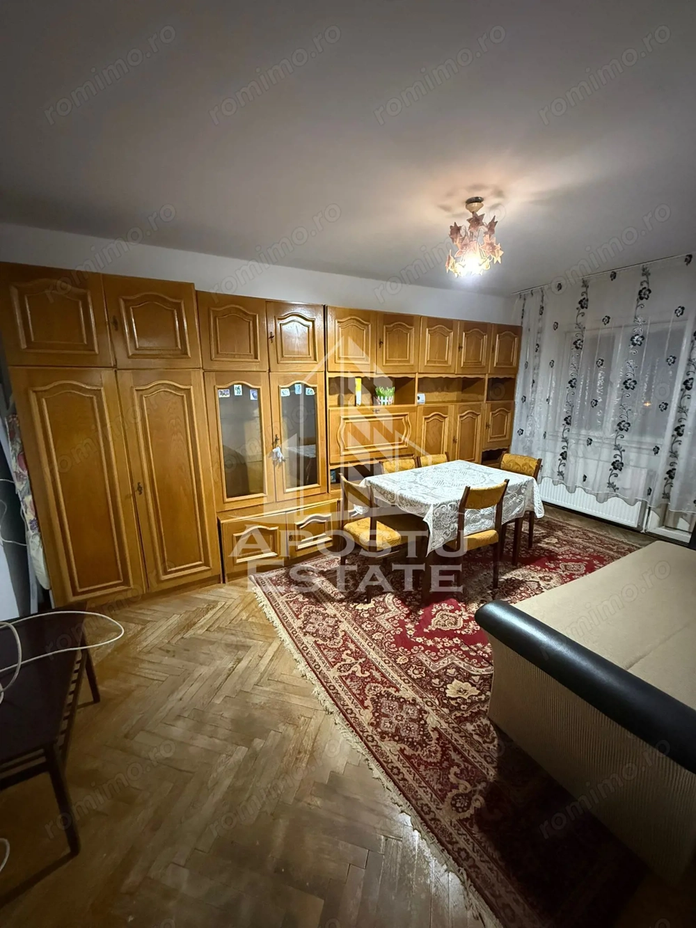 Apartament cu 3 camere | Decomandat | Etaj 2/4 | Centrala | Dambovita