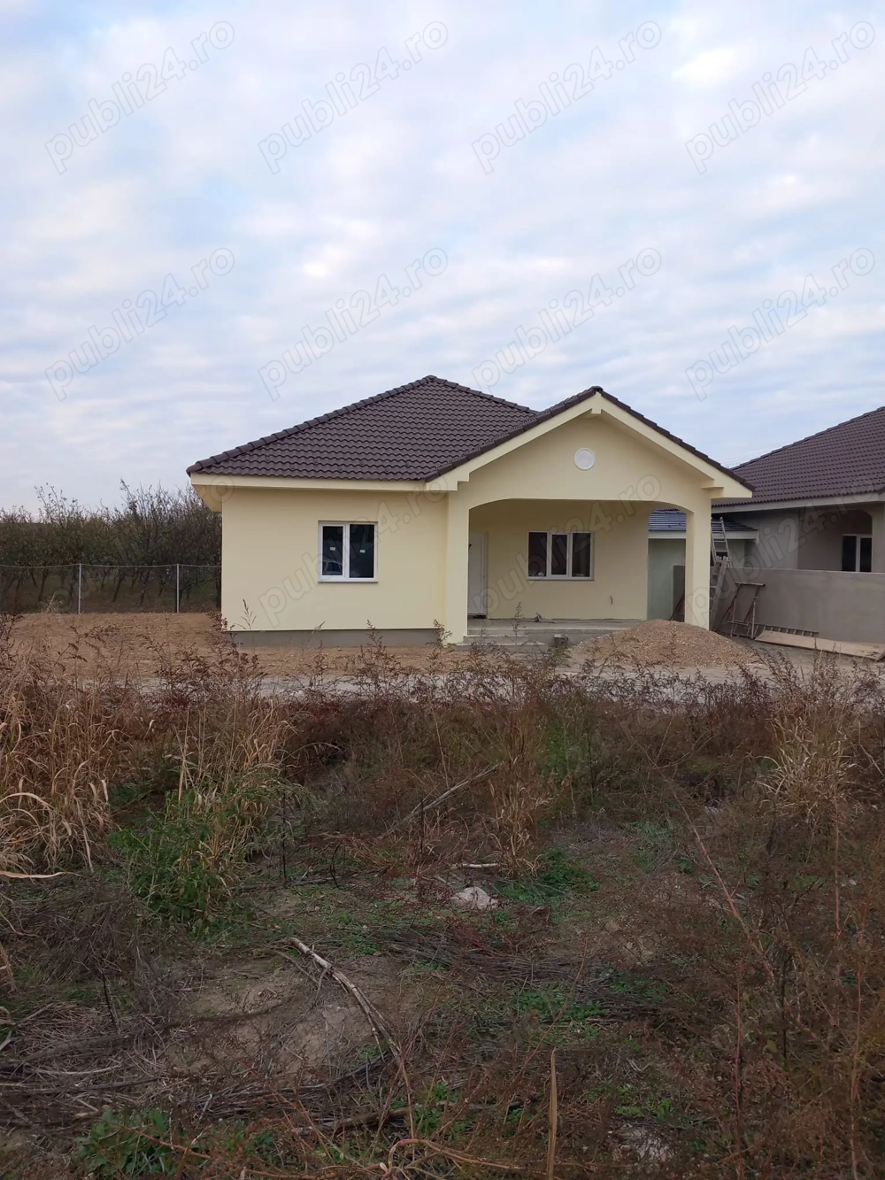 Vând duplex la cheie 