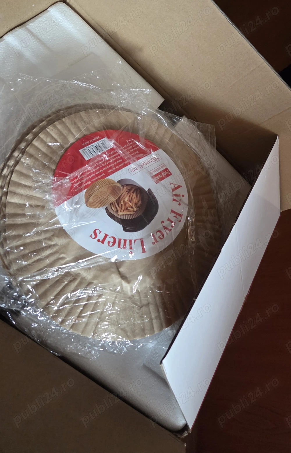 Vand airfryer friteuza, folosit doar o data, 2500 W, 12L. Dispozitiv electric de mare putere.