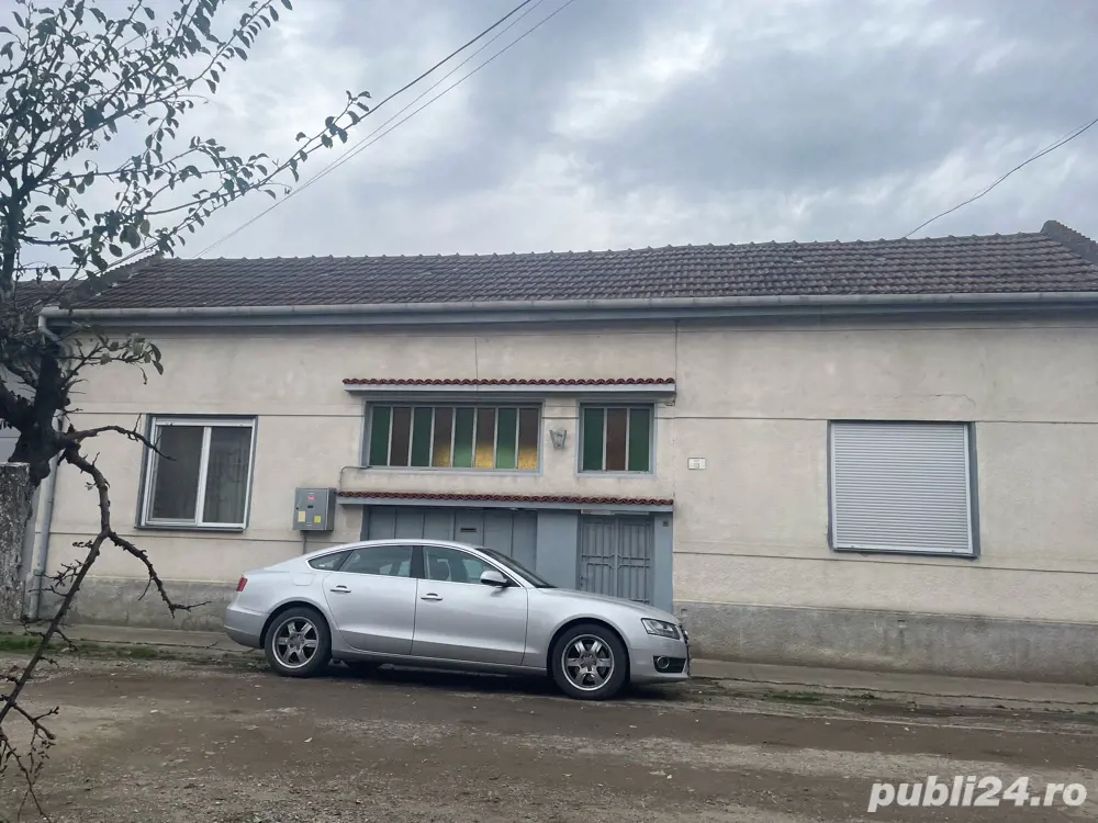 Vand casa caramida , zona linistita , str. Rodnei