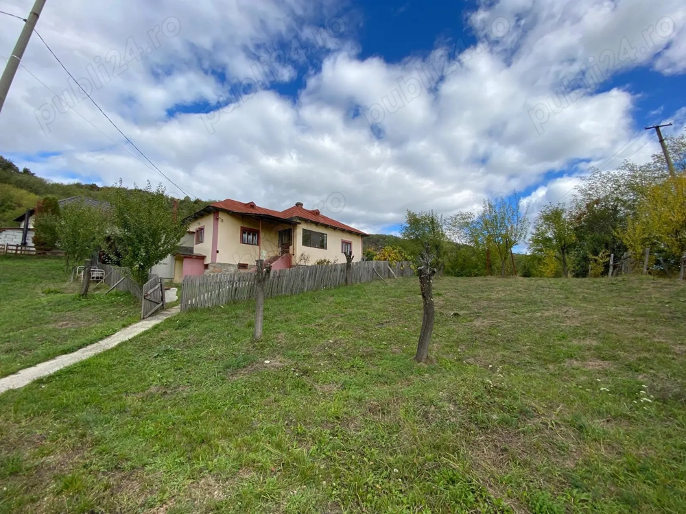 Casa com. Stroesti Valcea teren 3300mp