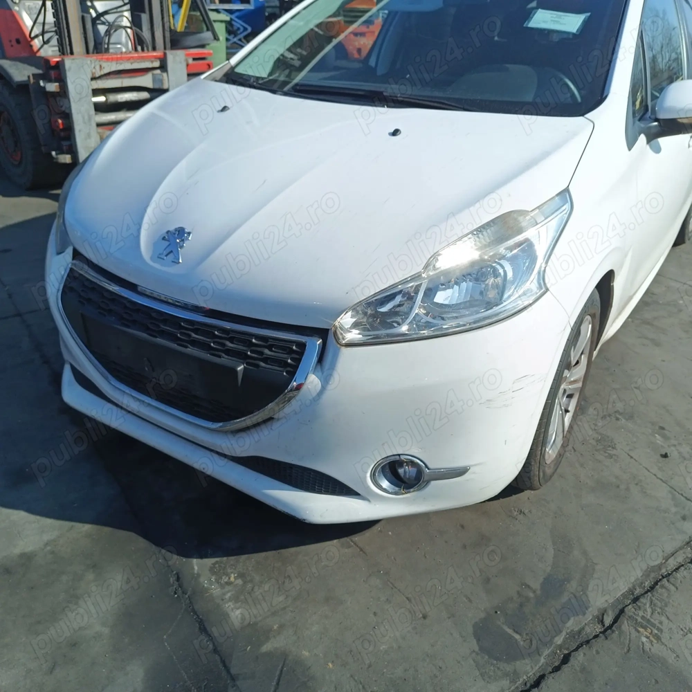 Dezmembrez Peugeot 208 an 2014 1.4 benzină vti