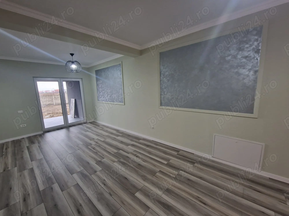 Nou! case de calitate!