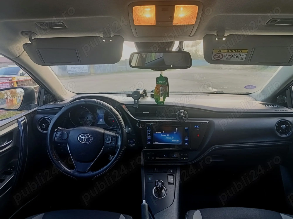 Vând Toyota Auris 2017 hibrid 11500 euro