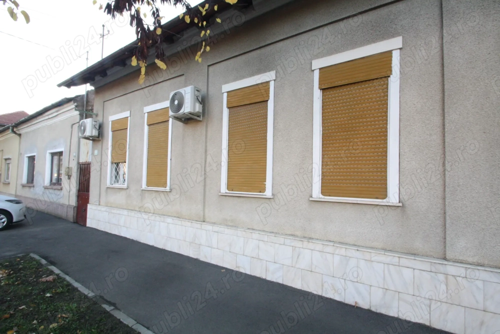 Proprietar vand 2 case alaturate ideal BIROURI, CABINET MEDICAL, SEDIU FIRMA, etc. 239000 euro