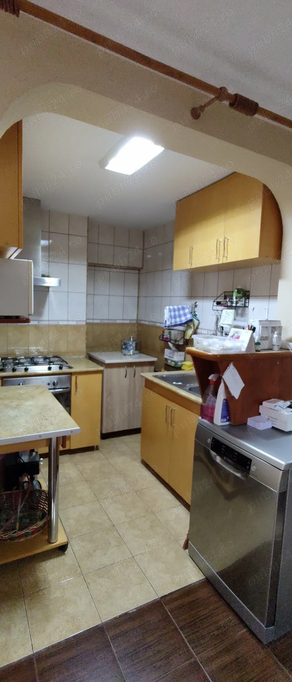 vand apartament cu 3 camere Decebal,Piata Muncii