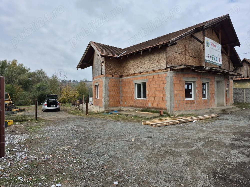 Casa de vanzare sau închiriere în comuna Forotic   poziție centrală