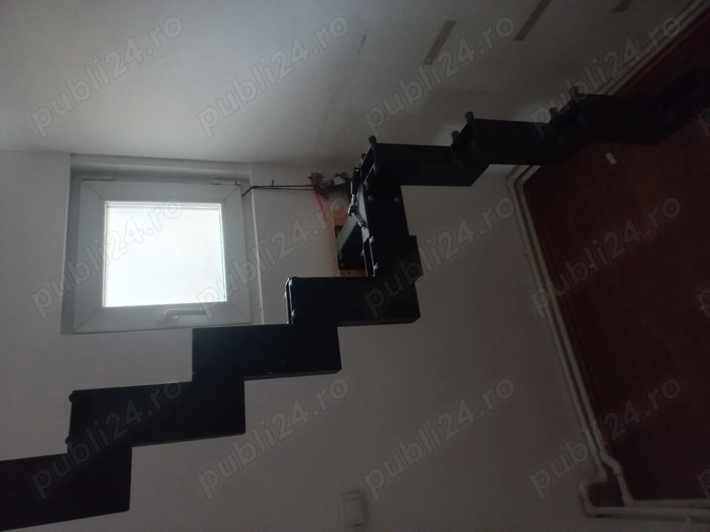 Vând scară interior lemn și metal pentru spații mici