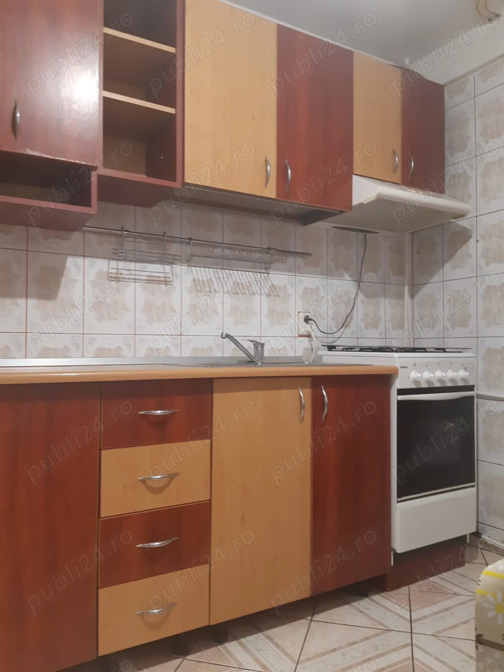 Garsoniera decomandata etaj 2 zona Paco Gara