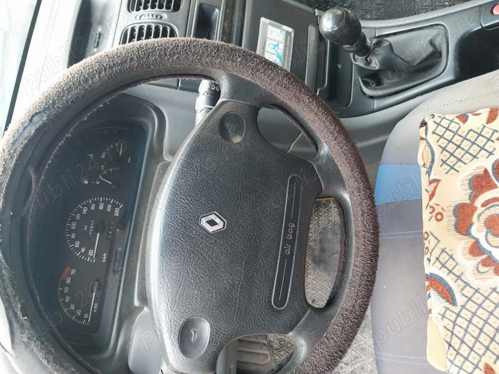 Vand masina pentru piese