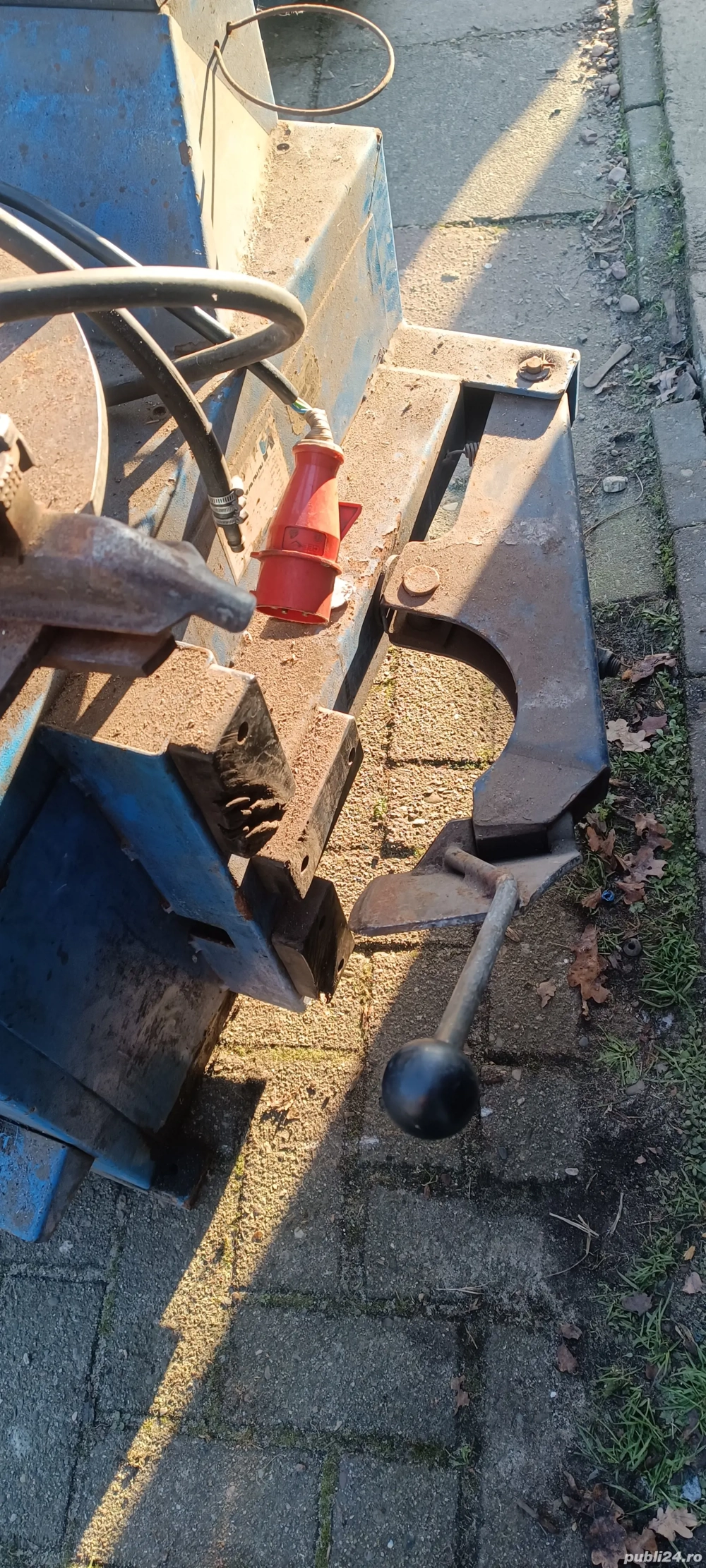 Mașină dejantat schimbat roți 