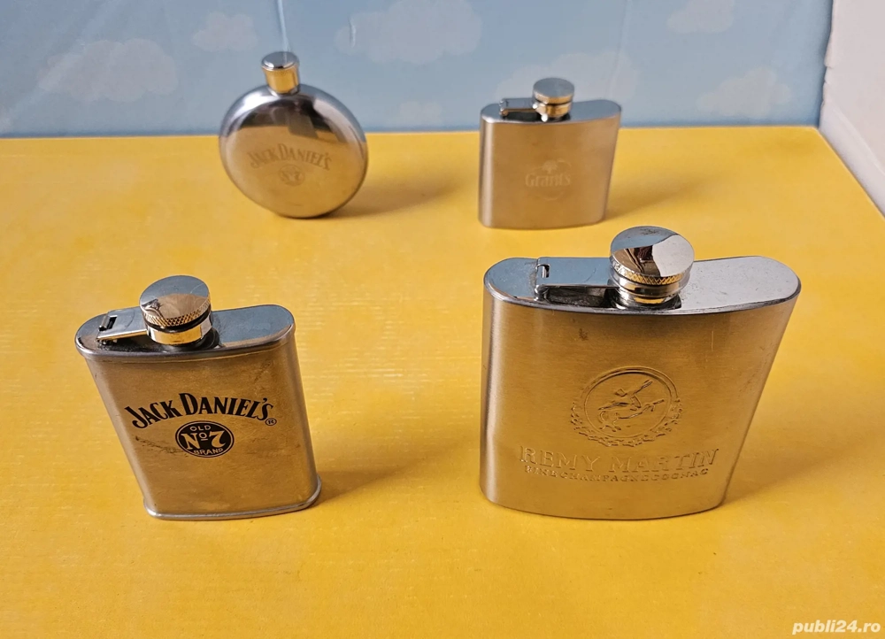 Set patru recipiente inox de buzunar, pentru whisky