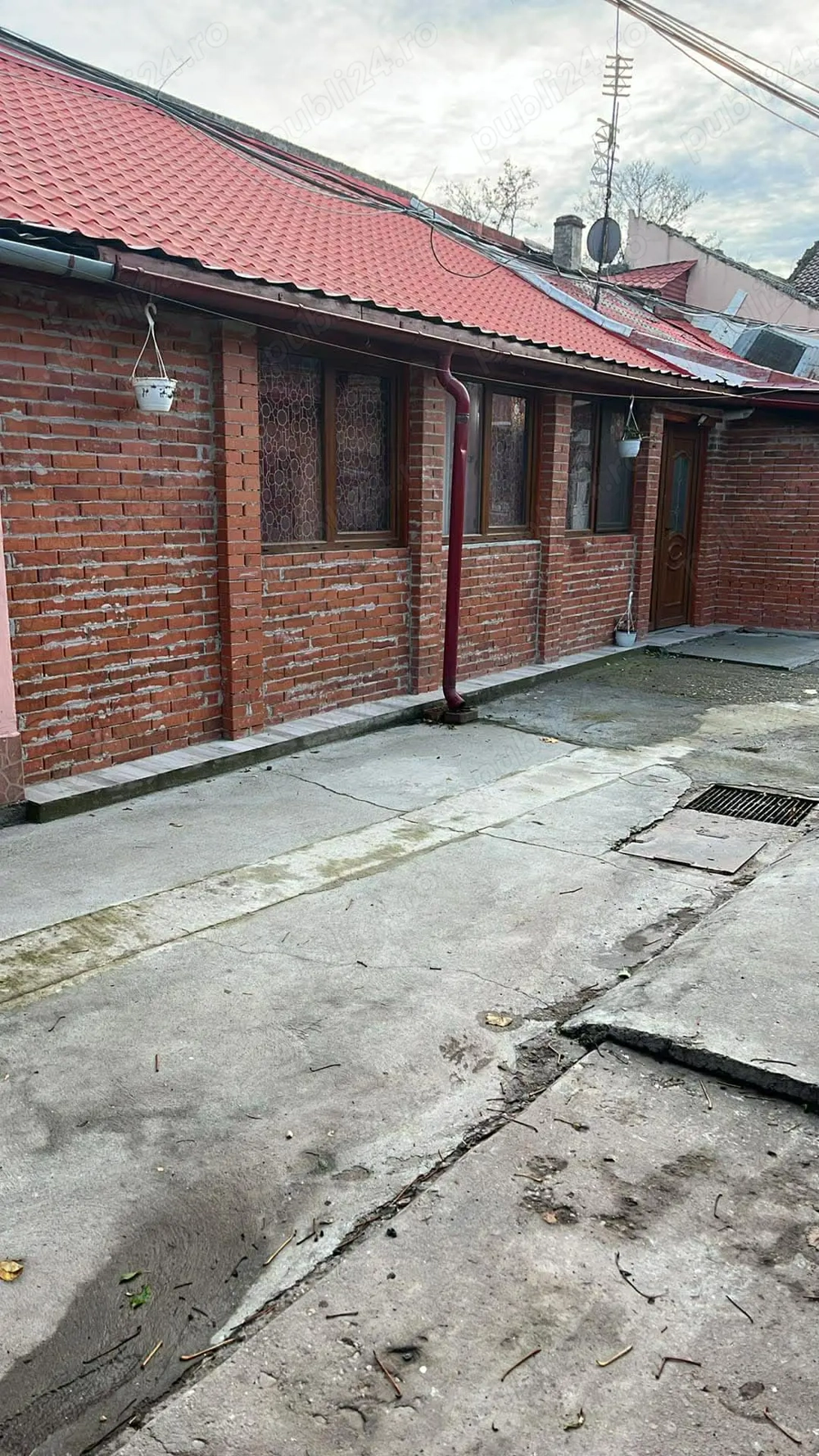 Va propunem o casa de vanzare